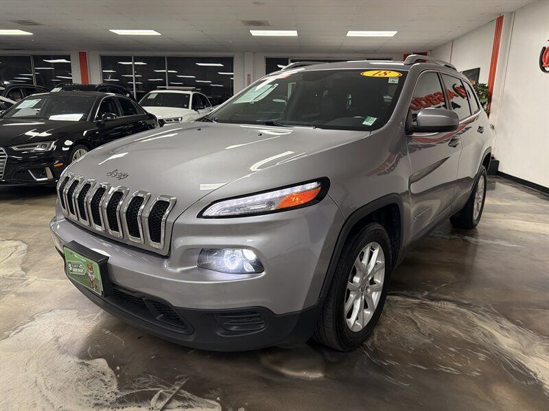 Used 2018 Jeep Cherokee Latitude Plus w/ Comfort/Convenience Group FWD image 4