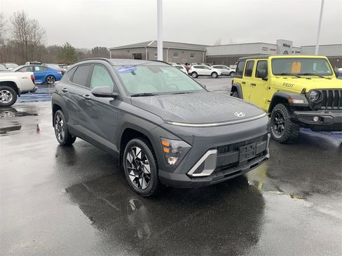 Used 2024 Hyundai Kona SEL image 2
