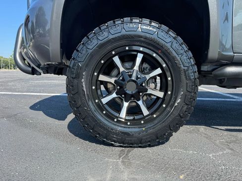 Used 2015 GMC Canyon SLE w/ All-Terrain Package image 11