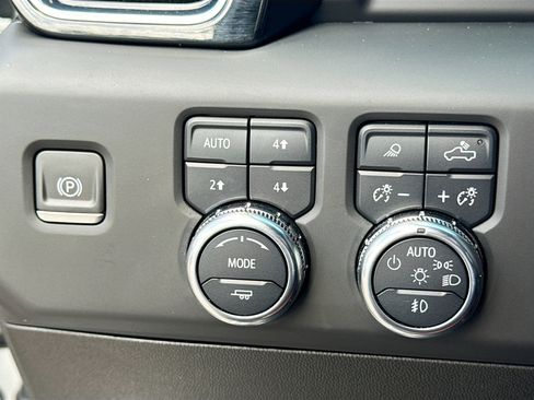 Used 2024 GMC Sierra 3500 Denali Ultimate image 34