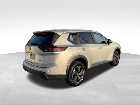 Used 2024 Nissan Rogue SV FWD image 5