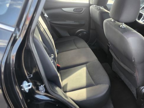 Used 2018 Nissan Rogue Sport S image 17