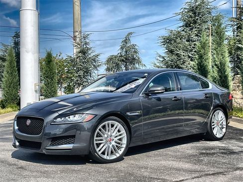 Used 2020 Jaguar XF Prestige image 1
