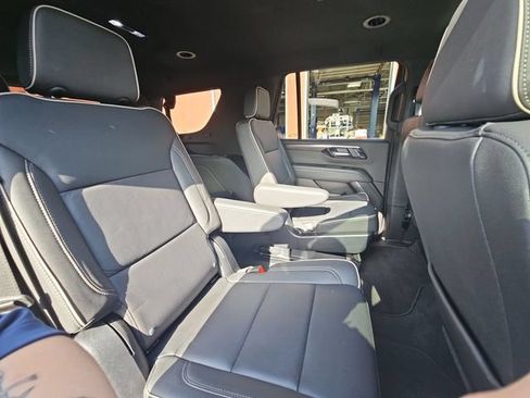 Used 2025 Chevrolet Tahoe Premier AWD/4WD image 29