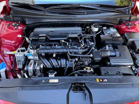 Certified 2025 Hyundai Elantra SEL image 28