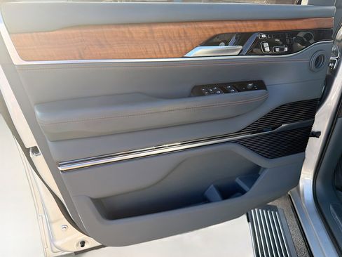 Used 2024 Jeep Grand Wagoneer Series III w/ Rear Seat Video Group 1 image 20