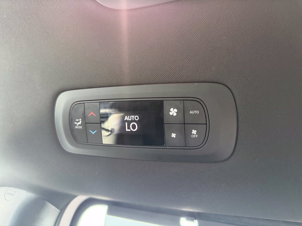 Used 2025 Chrysler Pacifica Select FWD image 36