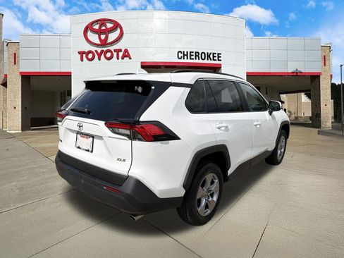 Used 2025 Toyota RAV4 XLE w/ Convenience Package FWD image 5