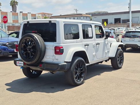 Used 2024 Jeep Wrangler Unlimited Sahara AWD/4WD image 8