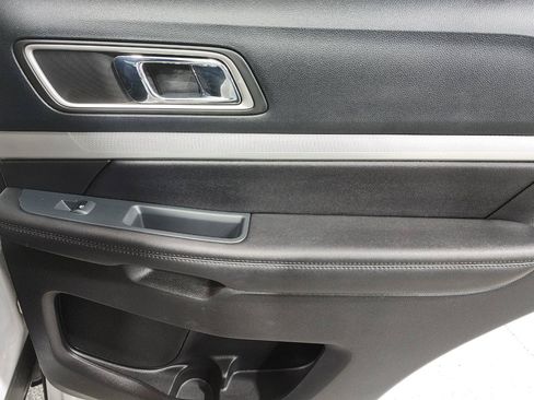 Used 2016 Ford Explorer XLT AWD/4WD image 31