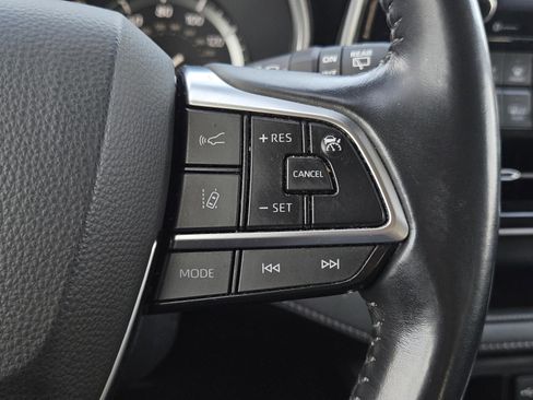 Used 2021 Toyota Highlander XLE image 16