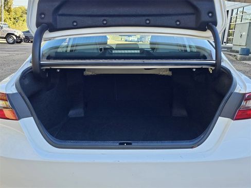 Used 2024 Toyota Camry SE image 28