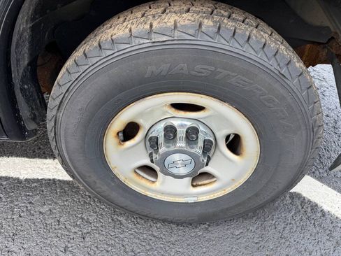 Used 2017 Chevrolet Express 2500 RWD image 37