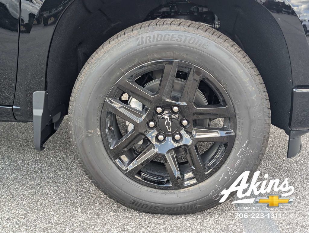 New 2026 Chevrolet Silverado 1500 RST w/ Dark Appearance Package AWD/4WD image 9