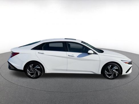 Used 2025 Hyundai Elantra Limited image 16