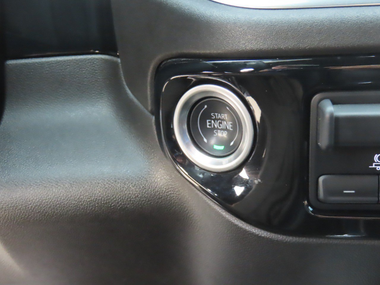 Used 2024 Chevrolet Silverado 1500 RST w/ Convenience Package II AWD/4WD image 29