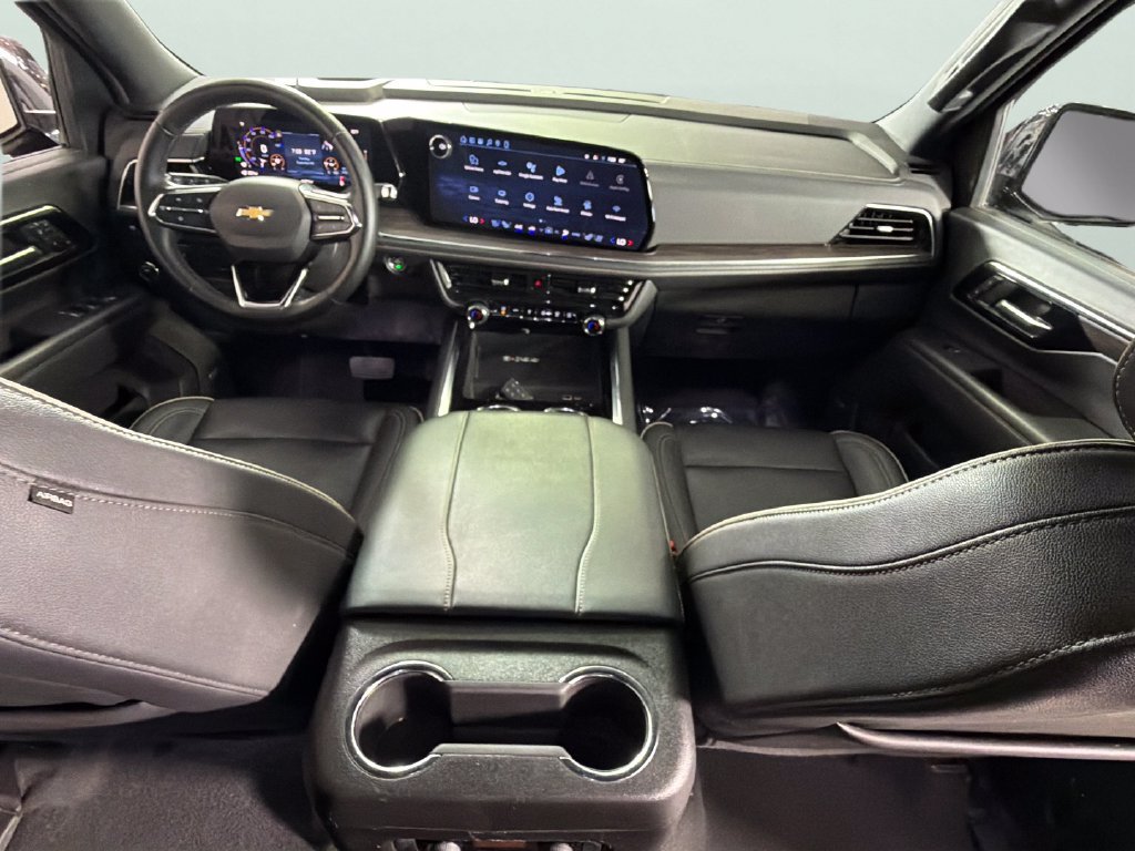 Used 2025 Chevrolet Suburban Premier RWD image 34