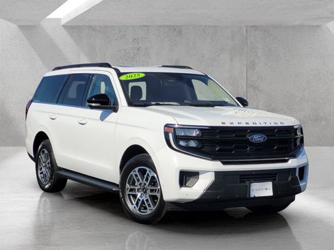 Used 2025 Ford Expedition Active AWD/4WD image 1