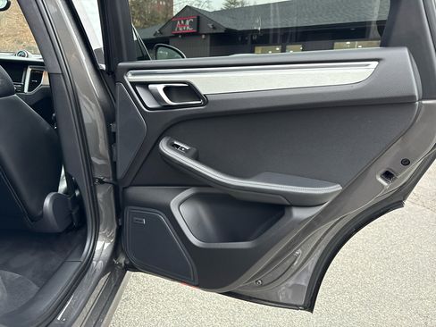 Used 2015 Porsche Macan Turbo image 26