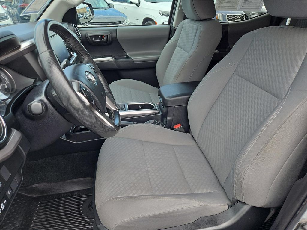 Used 2022 Toyota Tacoma SR5 RWD image 10