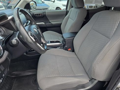 Used 2022 Toyota Tacoma SR5 RWD image 10