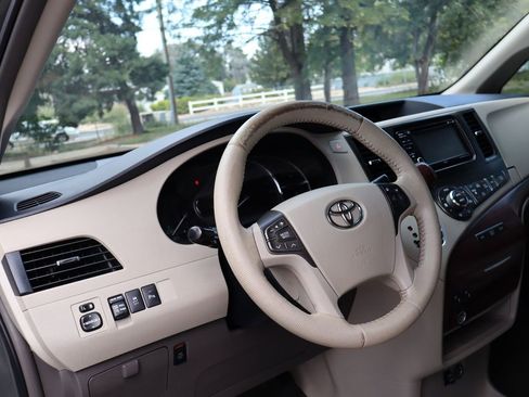 Used 2012 Toyota Sienna XLE image 15