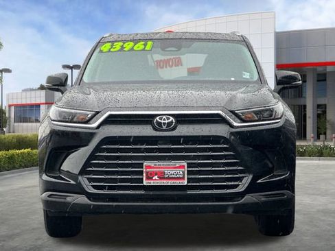 Used 2025 Toyota Grand Highlander AWD image 10