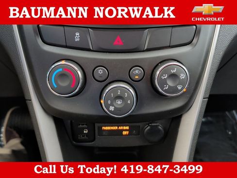 Used 2022 Chevrolet Trax LT w/ LT Convenience Package AWD/4WD image 31