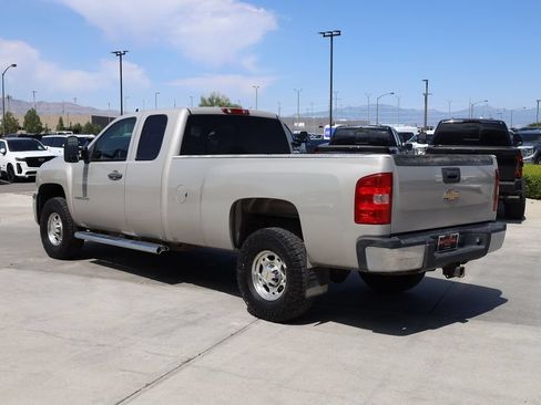 Used 2009 Chevrolet Silverado 2500 LT w/ Interior Plus Package AWD/4WD image 4