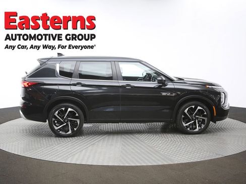 Used 2023 Mitsubishi Outlander SE image 46