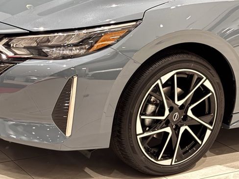 New 2025 Nissan Sentra SR image 31