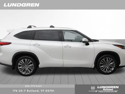 Used 2020 Toyota Highlander Platinum AWD/4WD image 11