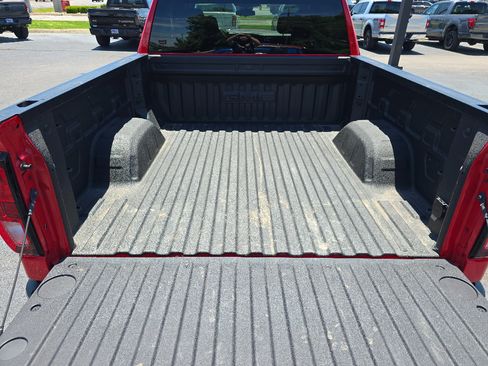 Used 2025 GMC Sierra 1500 SLE AWD/4WD image 16