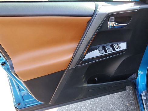 Used 2017 Toyota RAV4 SE image 22