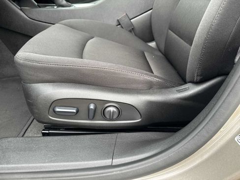 Certified 2024 Chevrolet Malibu LT FWD image 11
