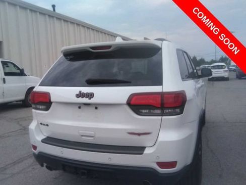 Used 2017 Jeep Grand Cherokee Trailhawk w/ Trailhawk Luxury Group AWD/4WD image 3