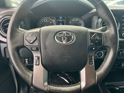 Used 2022 Toyota Tacoma TRD Off-Road image 22