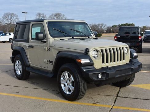 Used 2022 Jeep Wrangler Sport S image 3