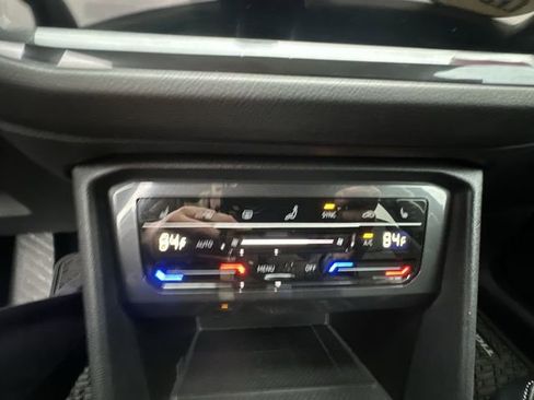 Used 2023 Volkswagen Tiguan SE w/ Panoramic Sunroof Package image 19