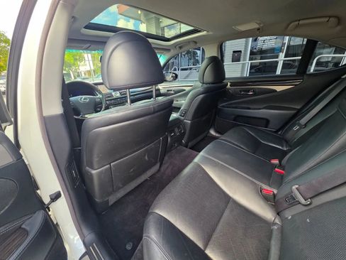 Used 2014 Lexus LS 460 w/ Comfort Package RWD image 12