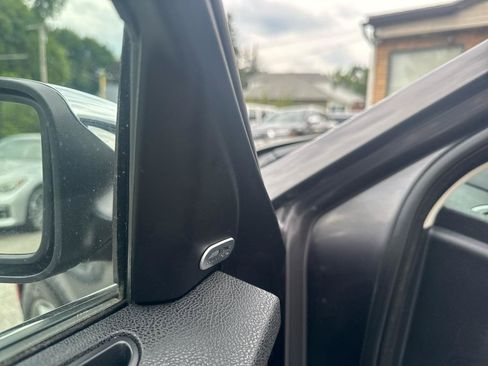 Used 2019 Chrysler 300 Limited AWD/4WD image 19