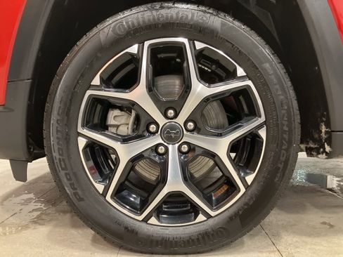 Used 2025 Jeep Compass Limited image 9