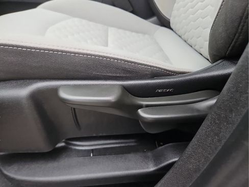 Used 2020 Chevrolet Equinox LS FWD image 12