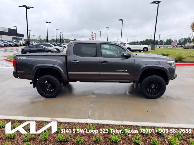 Used 2016 Toyota Tacoma TRD Sport w/ Premium & Technology Package RWD image 13