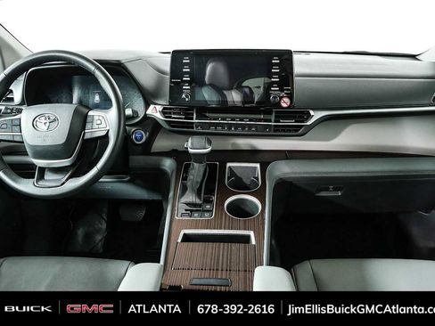 Used 2024 Toyota Sienna XLE FWD image 19