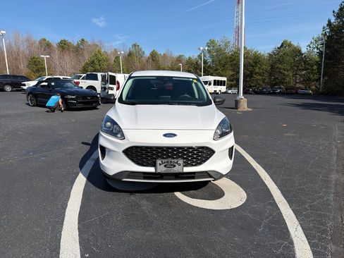 Used 2022 Ford Escape SE image 8