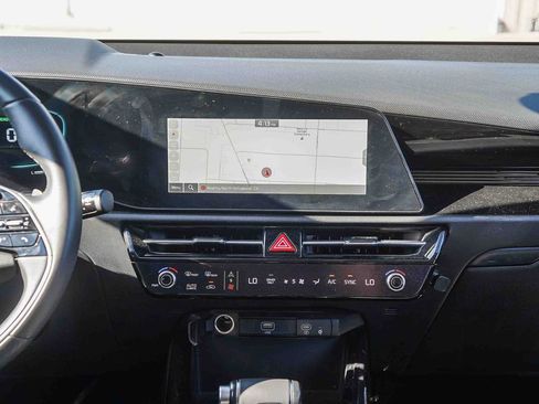 Used 2025 Kia Niro EX FWD image 14