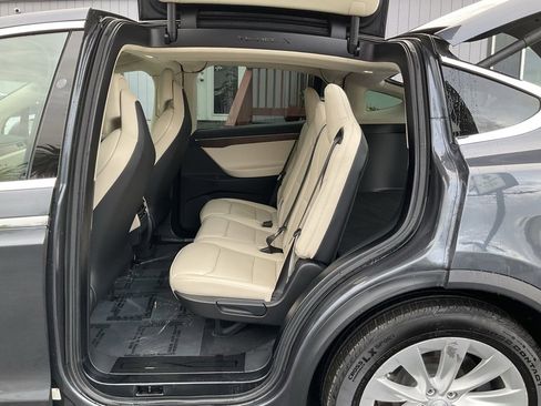 Used 2017 Tesla Model X 75D image 7