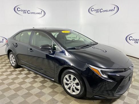 Certified 2025 Toyota Corolla LE FWD image 1
