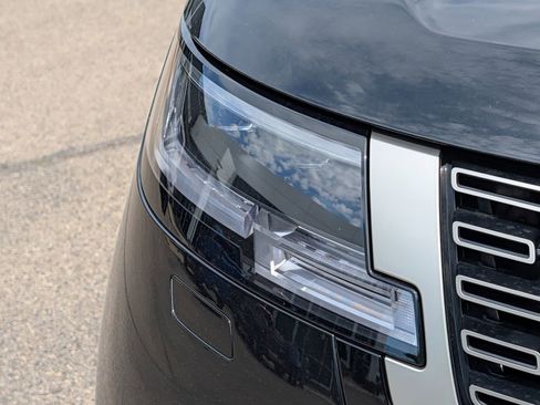 Used 2023 Land Rover Range Rover SE AWD/4WD image 3